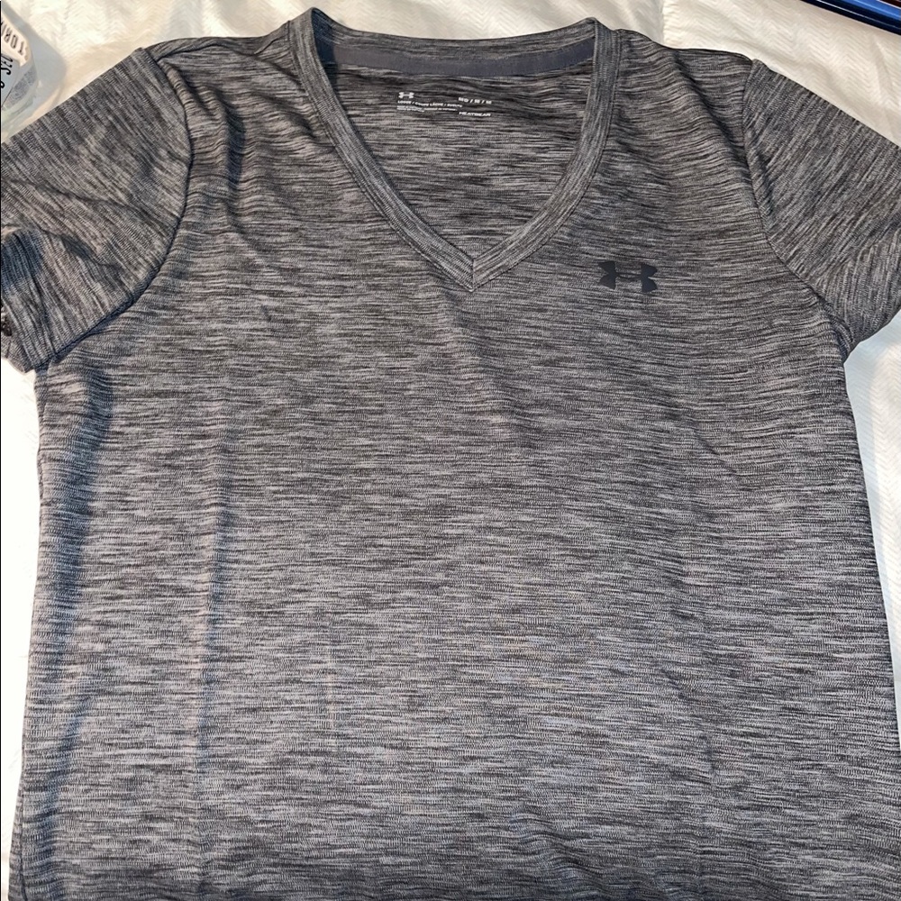 gray under armor shirt